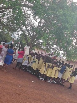 GIRLS RECEIVE FREE SP's